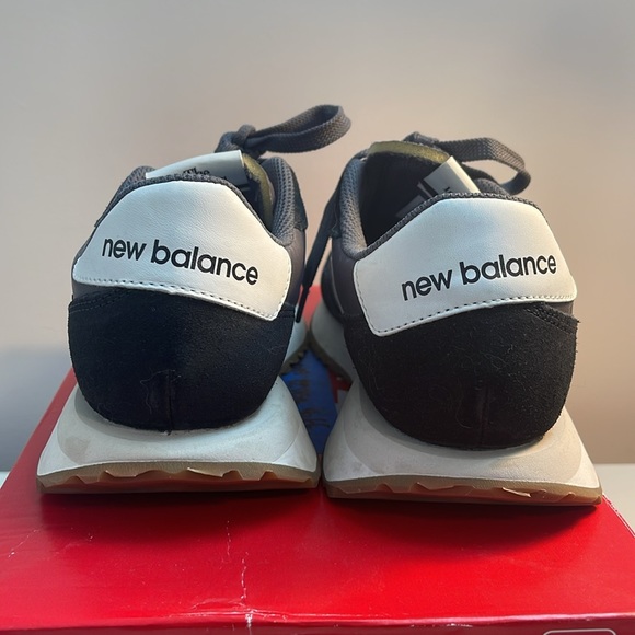 New Balance shoes - Picture 2 of 7